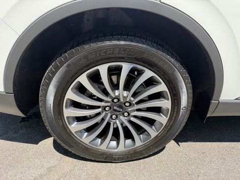 Used 2022 Lincoln Aviator AWD w/ Premium Package image 39
