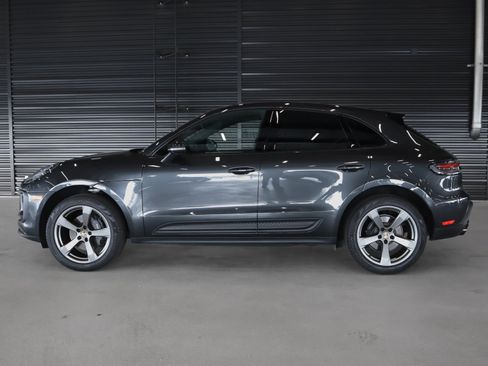 Certified 2025 Porsche Macan AWD/4WD image 2