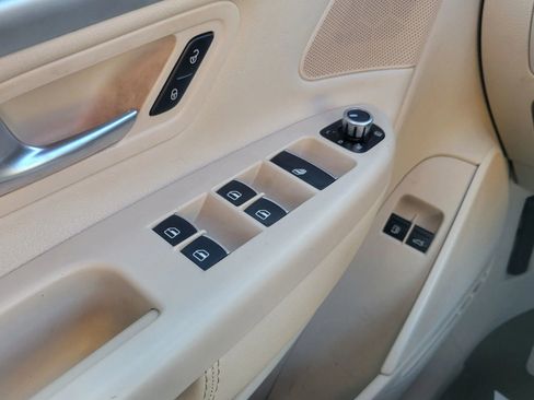 Used 2013 Volkswagen Eos Komfort FWD image 15