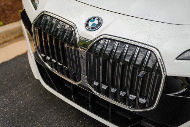 Used 2024 BMW i7 xDrive60 AWD/4WD image 15