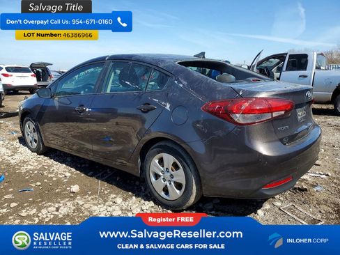 Used 2017 Kia Forte LX image 2
