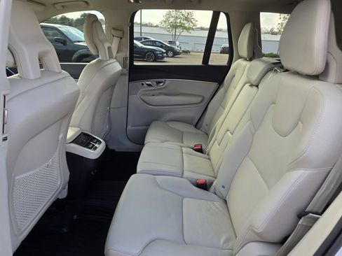 Used 2020 Volvo XC90 T5 Momentum image 12