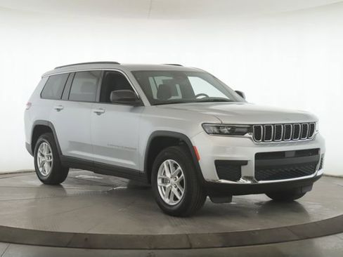 Used 2025 Jeep Grand Cherokee L Laredo w/ Luxury Tech Group I image 2