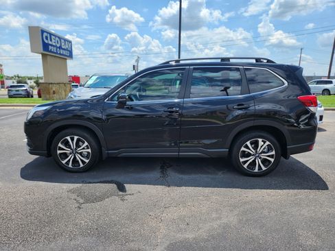 Used 2023 Subaru Forester Limited image 4