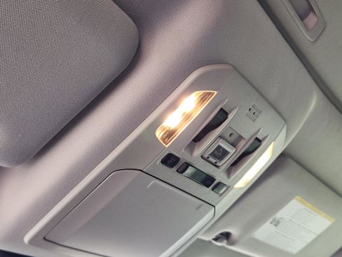 Used 2020 Toyota Highlander XLE image 31