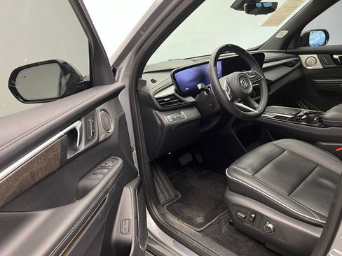 Used 2025 Buick Enclave Avenir w/ Super Cruise Package image 23