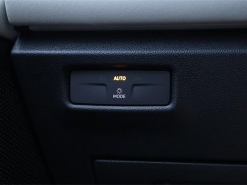 New 2025 Volkswagen Tiguan SE image 20