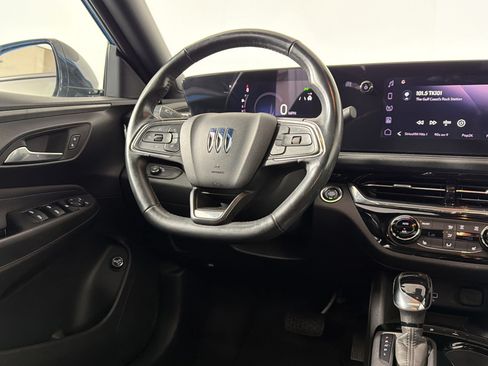 Used 2025 Buick Envista Sport Touring w/ Experience Buick Package FWD image 9