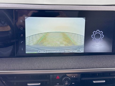 Used 2025 Nissan Kicks SV AWD/4WD image 23