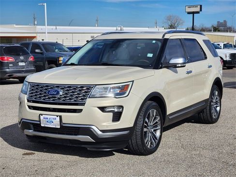 Used 2018 Ford Explorer Platinum image 3