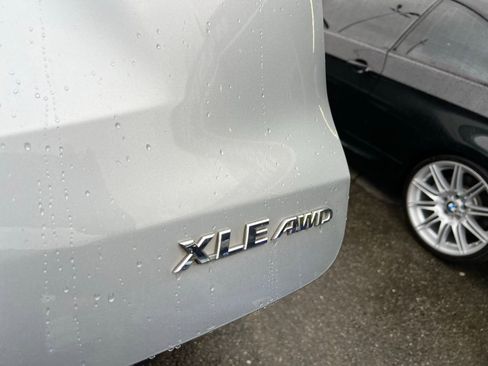 Used 2019 Toyota Highlander XLE AWD/4WD image 11