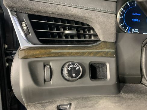 Used 2018 Cadillac Escalade Platinum RWD image 16