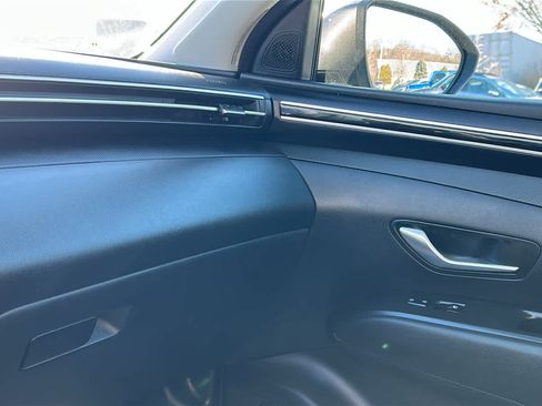 Used 2023 Hyundai Tucson SE image 17