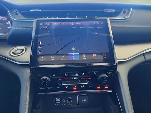 Used 2022 Jeep Grand Cherokee L Limited w/ Luxury Tech Group II image 37