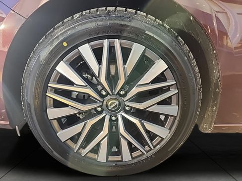 Used 2025 Nissan Altima 2.5 SV image 11