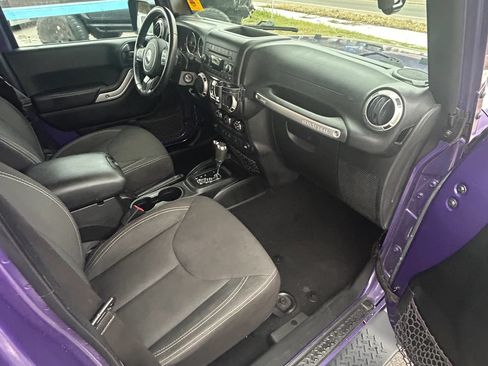 Used 2017 Jeep Wrangler Unlimited Sahara AWD/4WD image 18
