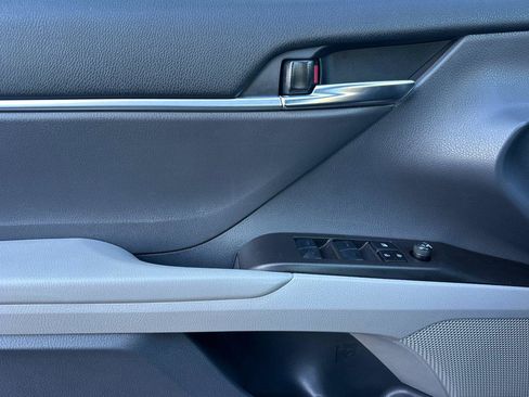 Used 2022 Toyota Camry LE image 11