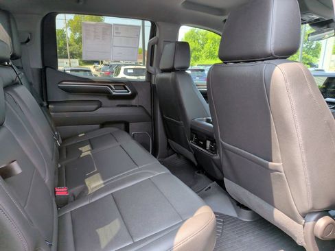 Used 2023 Chevrolet Silverado 1500 LT Trail Boss w/ LT Trail Boss Premium Package AWD/4WD image 10