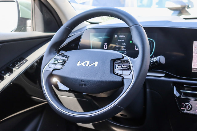 Certified 2025 Kia Niro EX FWD image 16