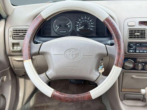 Used 2001 Toyota Corolla CE FWD image 16