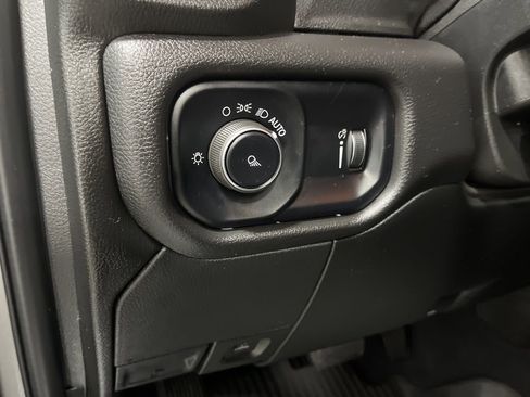 Used 2024 RAM 2500 Tradesman w/ Chrome Appearance Group image 18