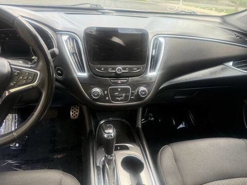 Used 2017 Chevrolet Malibu LT FWD image 12