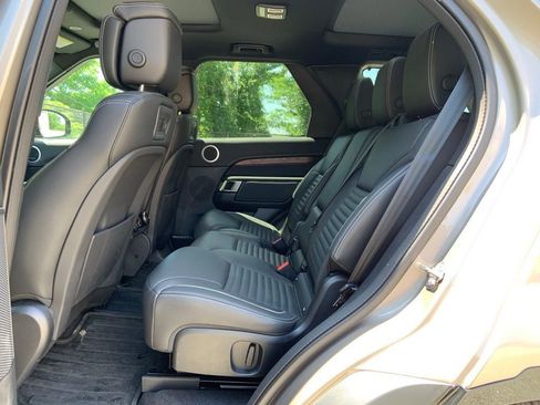 Certified 2024 Land Rover Discovery Dynamic SE image 12