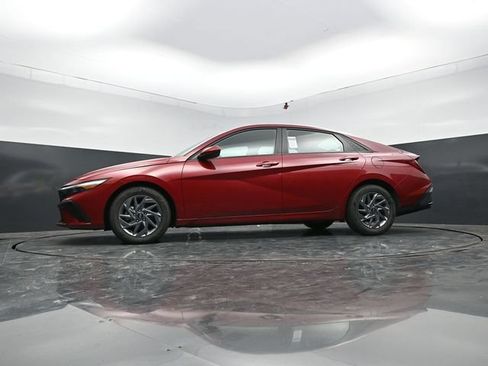 Used 2024 Hyundai Elantra SEL FWD image 59