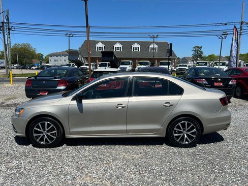 Used 2016 Volkswagen Jetta SE FWD image 4