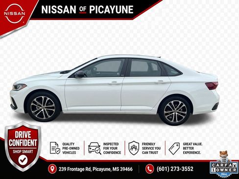 Used 2025 Volkswagen Jetta Sport FWD image 2