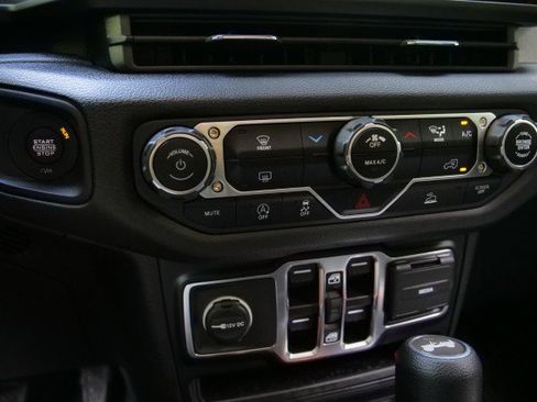 Used 2024 Jeep Wrangler Unlimited Sport AWD/4WD image 15