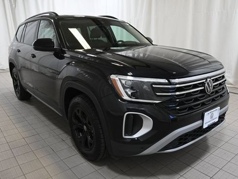 Used 2024 Volkswagen Atlas Peak Edition SE AWD/4WD image 16
