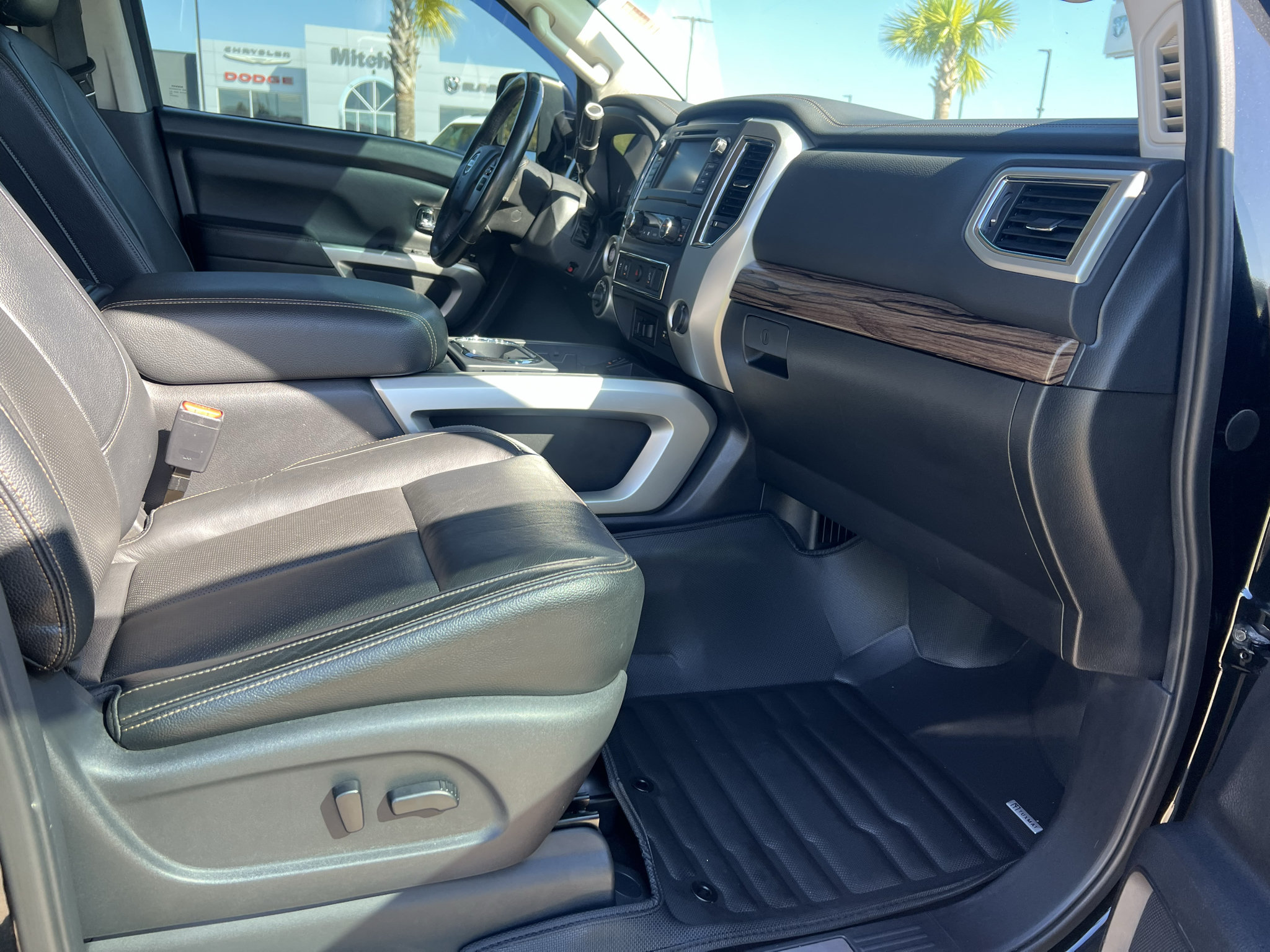 Used 2019 Nissan Titan SL w/ Chrome Package AWD/4WD image 16