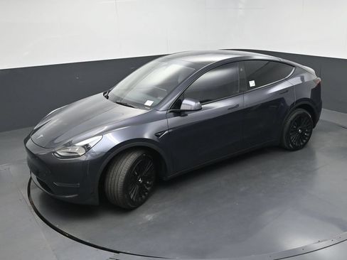 Used 2024 Tesla Model Y Long Range AWD/4WD image 31