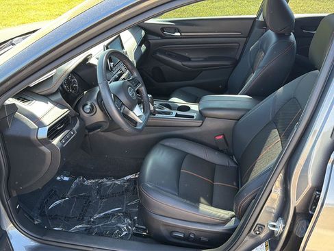 Used 2021 Nissan Altima 2.5 SR w/ SR Premium Package FWD image 10