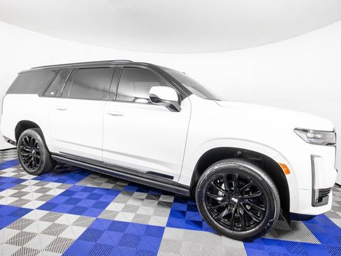 Used 2024 Cadillac Escalade ESV Sport w/ LPO, ONYX Package AWD/4WD image 3