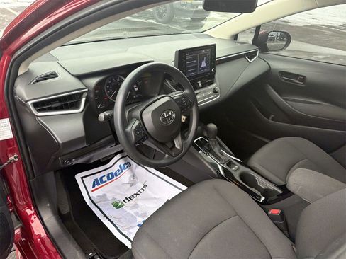 Used 2022 Toyota Corolla LE image 10