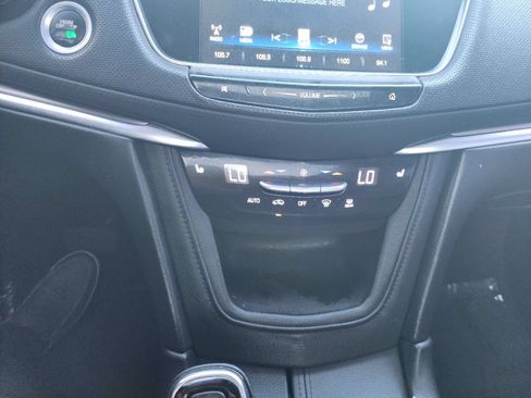 Used 2018 Cadillac XT5 Luxury w/ Driver Awareness Package FWD image 18