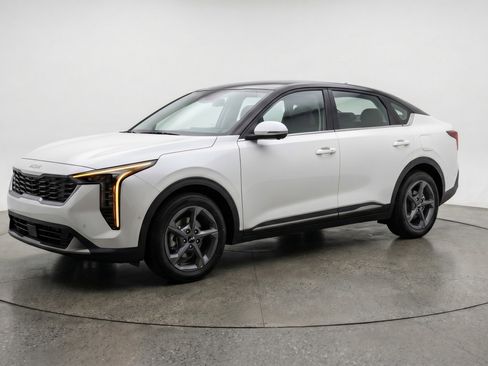 Used 2025 Kia K4 LXS image 3