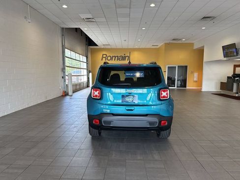 Used 2021 Jeep Renegade Latitude AWD/4WD image 4