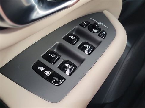 New 2026 Volvo XC90 B6 Plus w/ Protection Package Premier image 33
