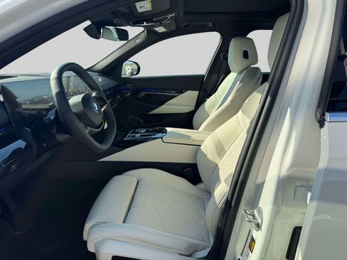 Certified 2025 BMW i5 xDrive40 w/ Premium Package image 12
