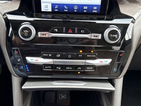 Used 2022 Ford Explorer Platinum w/ Equipment Group 601A image 33