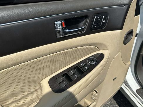 Used 2011 Hyundai Genesis 4.6 RWD image 18