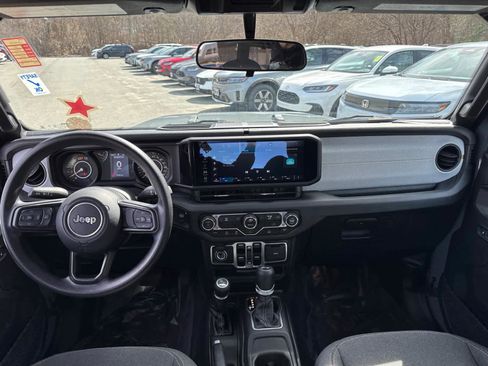Used 2025 Jeep Wrangler Sport image 29