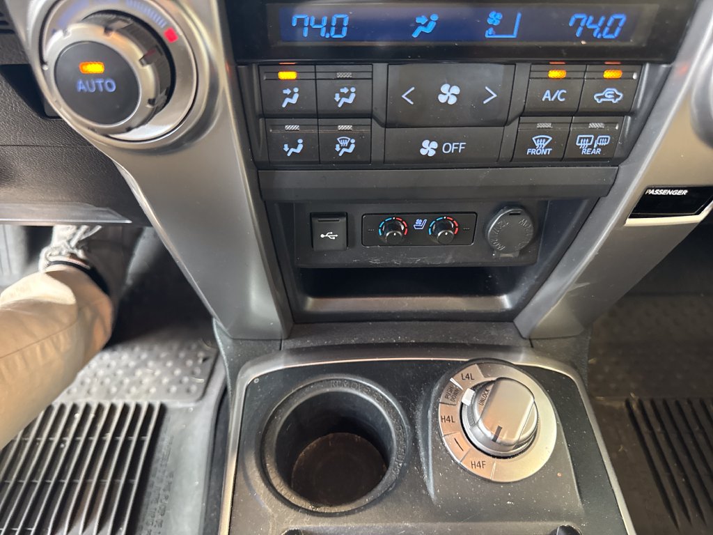 Used 2022 Toyota 4Runner Limited AWD/4WD image 36