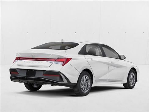 New 2025 Hyundai Elantra SEL image 2