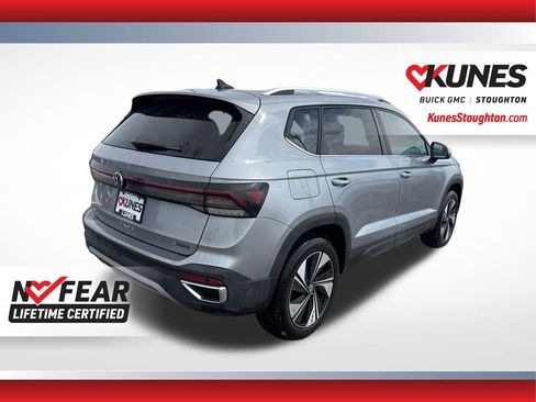 Used 2025 Volkswagen Taos SE AWD/4WD image 10