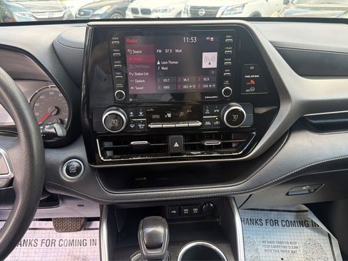Used 2021 Toyota Highlander L FWD image 12