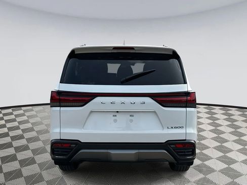 Used 2024 Lexus LX 600 4WD w/ Premium Package image 3